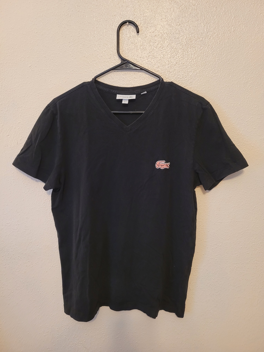 Lacoste Regular Fit V-Neck T-Shirt Mens M Black Pink Crocodile Logo